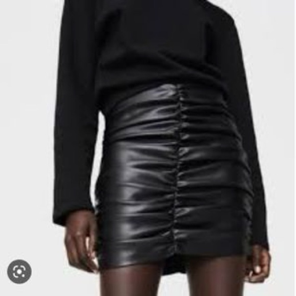 Zara Faux Leather Ruched Skirt. Black. Size S